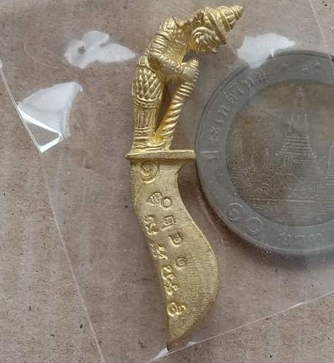 พระขรรค์ คู่บารมี หลวงพ่อพัฒน์ ปุญญกาโม วัดห้วยด้วน จ.นครสวรรค์ เนื้อทองทิพย์ เลข1420+กล่อง