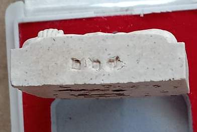 ขุนแผนแสนหวี รุ่นแรก เนื้อขาวผงแป้ง ฝังตะกรุด 2ดอก ครูบาบุดดา วัดหนองบัวคำ ลำพูน ปี2554 เลข237+กล่อง