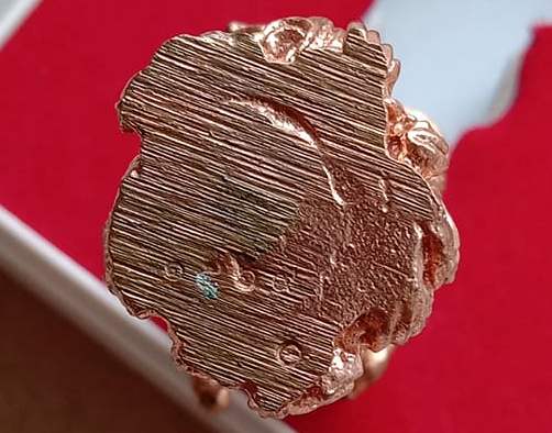 พระสีวลีชนวนขุมทรัพย์ หลวงพ่อชำนาญ วัดบางกุฎีทอง จ.ปทุมธานี ปี2554 เนื้อทองชมพู เลข1469+กล่อง