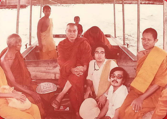 พระกริ่งบัวเข็ม หลวงพ่ออุตตมะ วัดวังก์วิเวการาม จ.กาญจนบุรี บูชาไว้ให้โชคลาภอยู่เย็นเป็นสุขค่ะ