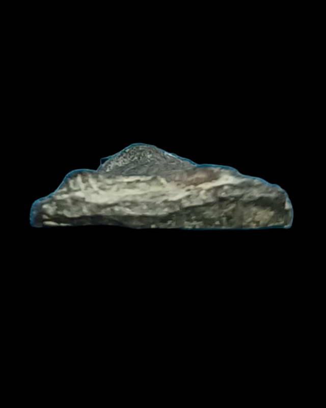 พระพิจิตรข้างเม็ดเนื้อชินเงินพิมพ์ชลูด กรุเขาพนมเพลิง สุโขทัย   3500