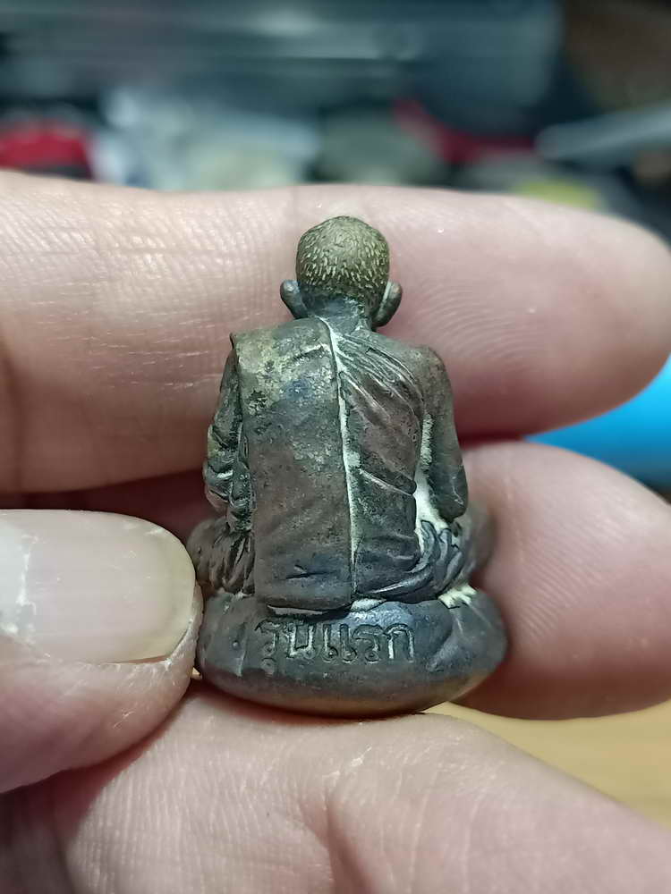 4-39 รูปหล่อฐานภูเขา(เบ้าทุบ) 102 ปี หลวงปู่สี อภิรโส วัดบ้านขอนแก้น จ.มุกดาหาร กล่องเดิมเดิม