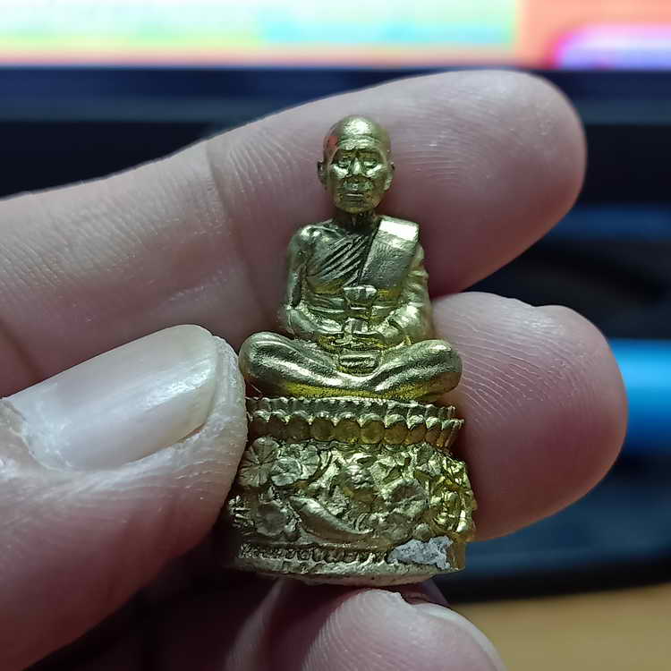 รูปหล่อฐานปูปลา รุ่นบารมี 88 หลวงพ่อรวย วัดมาบตาพุด จ.ระยอง องค์ทองเหลืองดิบชนวน ฝังตะกรุด 2 ดอก