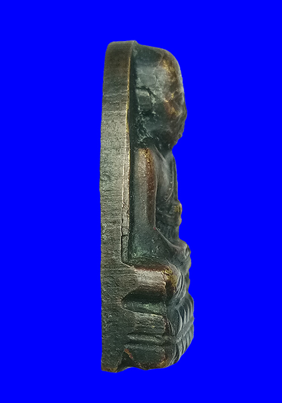 พระหลวงปู่ทวดหลังตัวหนังสือ วัดม่วง(หนองแขม) กรุงเทพฯ เนื้อโลหะผสมรมดำ ปี2505