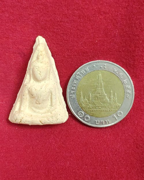 พระนางพญาเนื้อผง รุ่นสร้างโบสถ์ วัดวังพิกุลวราราม จ.พิษณุโลก ปี38 (หลวงพ่อคูณปลุกเสก)องค์ที่2