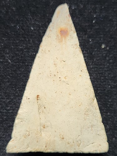  วัดไผ่โรงวัว จ.สุพรรณบุรี พระพุทธโคดม หลวงพ่อขอม  เนื้อดิน  พิมพ์สามเหลี่ยม หน้าตั๊กแตน  ปี 2497