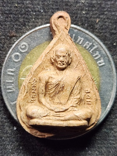  วัดไผ่โรงวัว จ.สุพรรณบุรี รูปเหมือนใบโพธิ์ เนื้อดิน หลวงพ่อขอม  รุ่น1