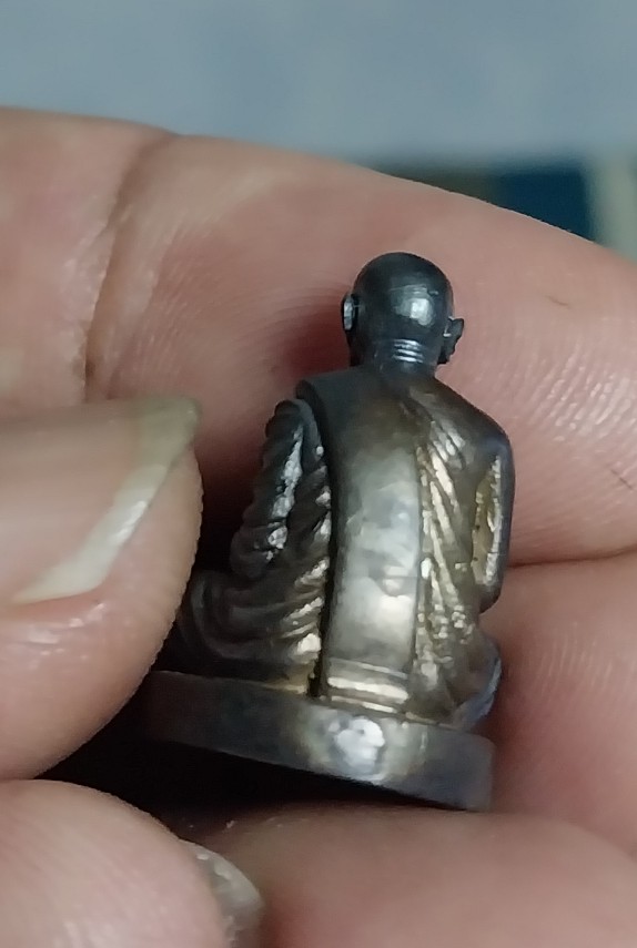 หลวงพ่อคล้ายรูปหล่อเนื้อเงินปี2506มีบัตรท่าพระจันทร์