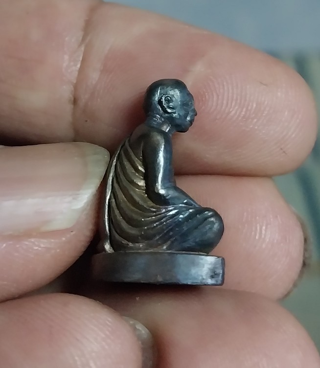 หลวงพ่อคล้ายรูปหล่อเนื้อเงินปี2506มีบัตรท่าพระจันทร์