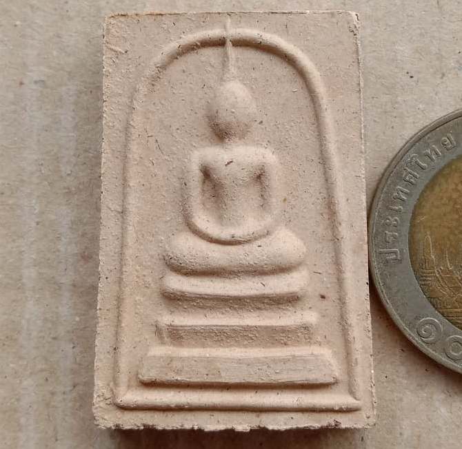 พระสมเด็จพระพุทธคุณ หลังสิงห์ หลวงพ่อสิบ วัดสิงห์ จ.นครปฐม มีจารดินสอ พร้อมกล่องเดิม