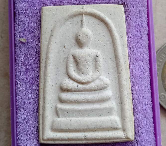 พระสมเด็จวัดระฆัง พิมพ์ใหญ่ เกศทะลุซุ้ม เสาร์5 ปี2536 หลังตรายาง พร้อมกล่องเดิม