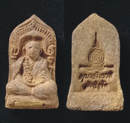 พระผงรูปเหมือน ครูบาอริยชาติ วัดแสงแก้วโพธิญาณ เชียงรายครับ ฐานฝังตะกรุดครับผม