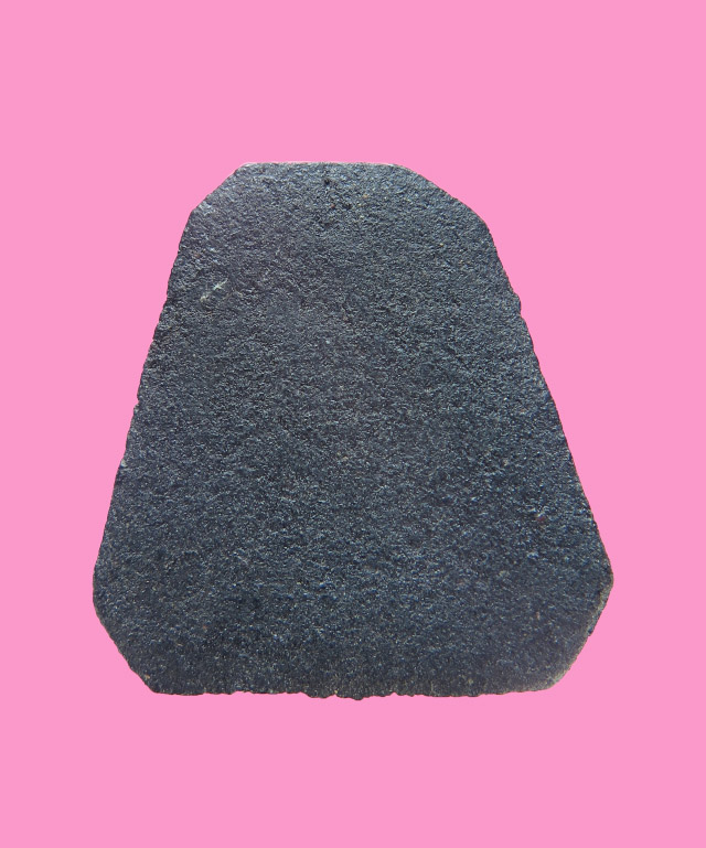 พระปิดตา เนื้อผงคลุกรัก