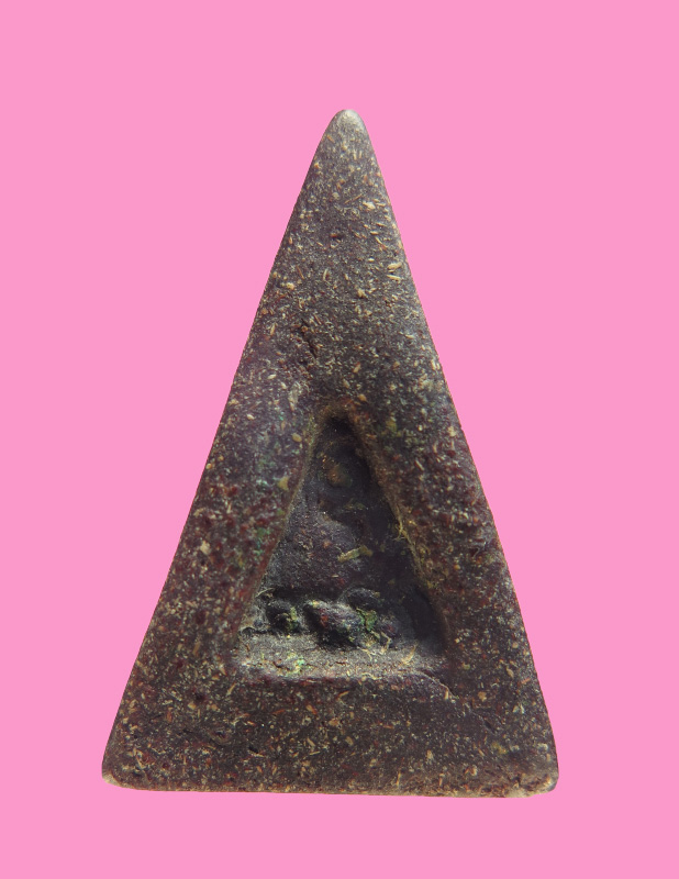 นางพญา มะ อะ อุ อาจารย์ฝั้น อาจาโร ปี19 องค์นี้มีทองอยู่ในเนื้อเยอะ