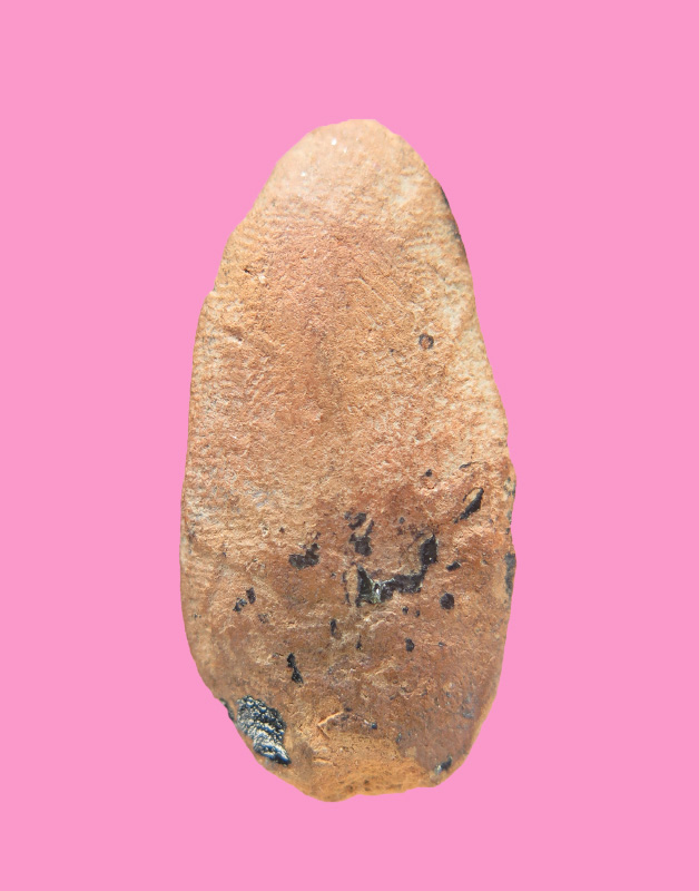 พระร่วงเปิดโลก เนื้อดิน สูงประมาณ 2 ซม.