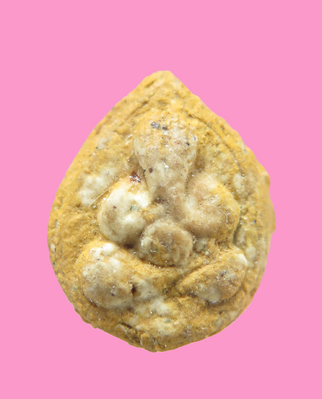 พระปิดตา หลังย้นต์เฑาะว์ ขนาดสูงประมาณ 1.2 ซม.