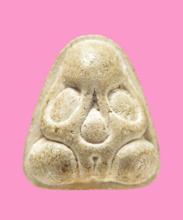 พระปิดตา หลวงปู่เหมือน วัดกำแพง