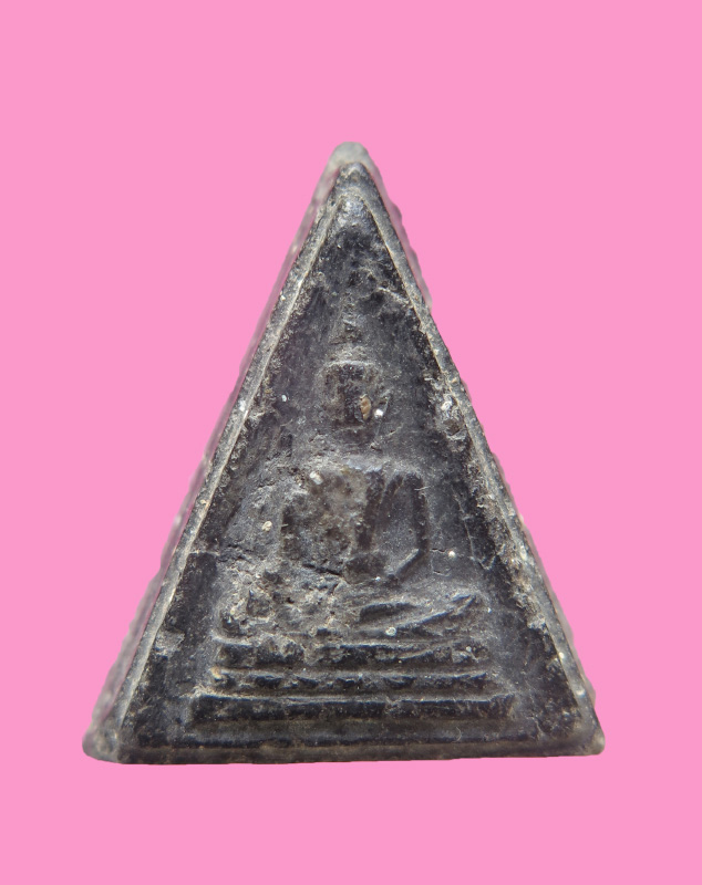 พระนางพญา เนื้อดำๆ