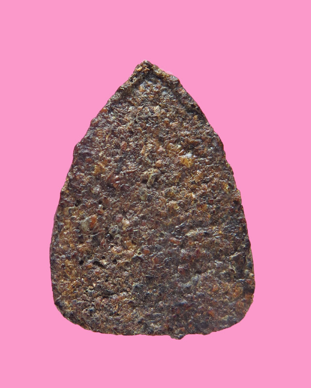 พระปิดตา เนื้อผงยาคลุกรัก