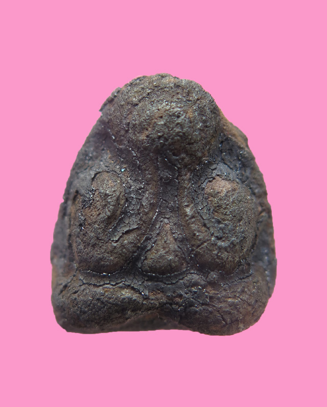 พระปิดตาเนื้อว่าน หลังแบบ เคยเคลือบ