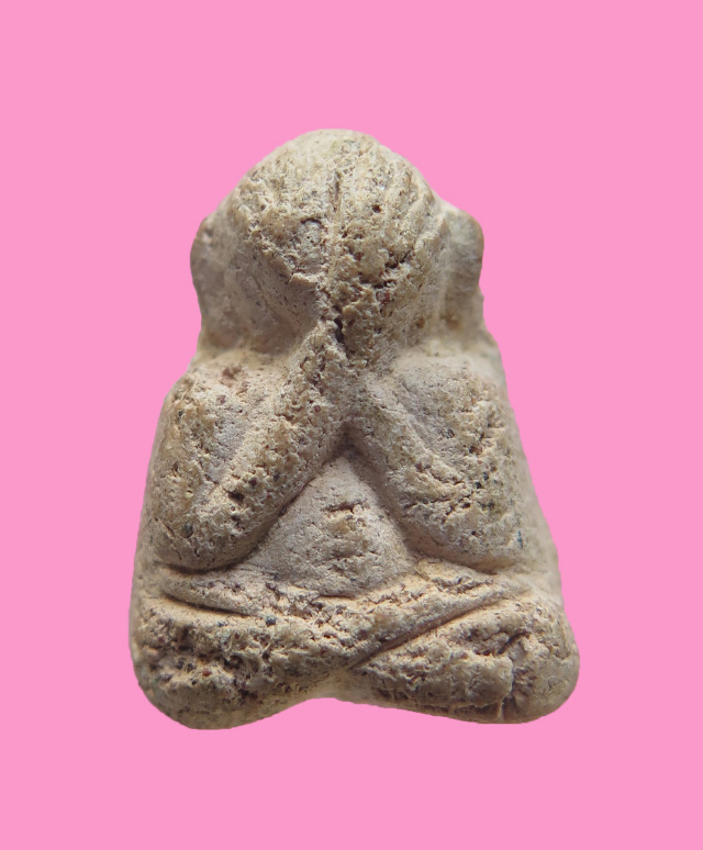 พระปิดตามือไขว้