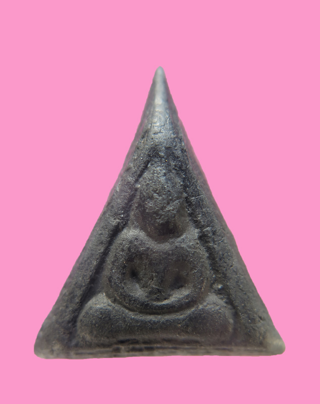 พระสามเหลี่ยม หนาๆ 