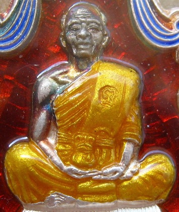 เหรียญปาดตาล รุ่นพุทธคูณสยาม วัดใหม่อัมพวัน ปี2554เลข103 เนื้อเงินลงยาสีแดงจีวรเหลือง+กล่องเดิม