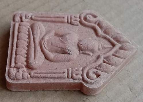 พระขุนแผน รุ่น พรายจินดามณี มหาเสน่ห์ หลวงพ่อหวั่น วัดคลองคูณ พิจิตร ปี2558 เนื้อพรายชมพู เลข328+กล่