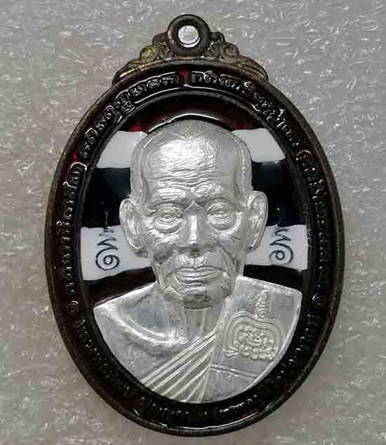 เหรียญพญาไก่ หลวงพ่อพัฒน์ วัดห้วยด้วน นครสวรรค์(เนื้อนวะ องค์เงิน ลงยาลายธงชาติ)เลข113+กล่อง