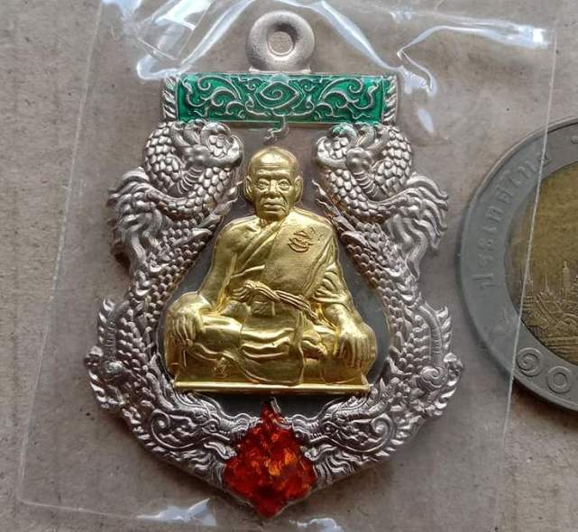 เหรียญรวยล้นเหลือ หลวงพ่อพัฒน์ จ นครสวรรค์ ปี2563 เนื้ออัลปาก้าหน้ากากฝาบาตร เลข413+กล่อง