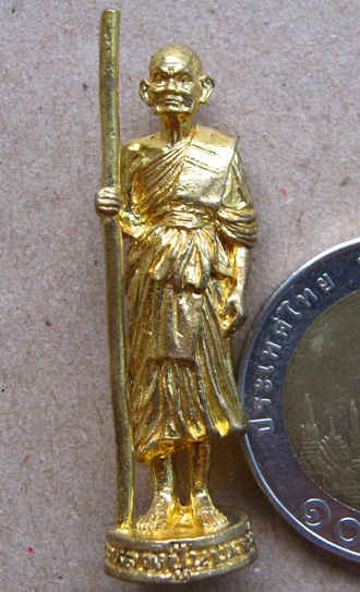  รูปหล่อไม้เท้าครู"รุ่นสร้างสะพาน"หลวงปู่นาม วัดน้อยชมภู่ จ.สุพรรณบุรี ปี2555หมายเลข 23 +กล่อง