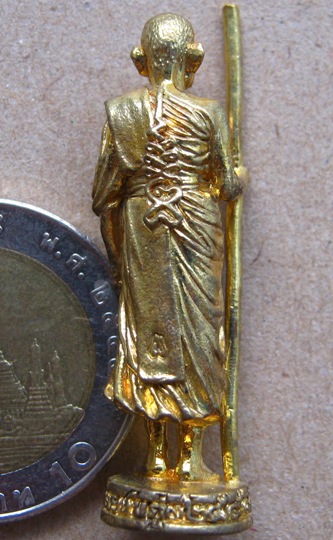  รูปหล่อไม้เท้าครู"รุ่นสร้างสะพาน"หลวงปู่นาม วัดน้อยชมภู่ จ.สุพรรณบุรี ปี2555หมายเลข 23 +กล่อง