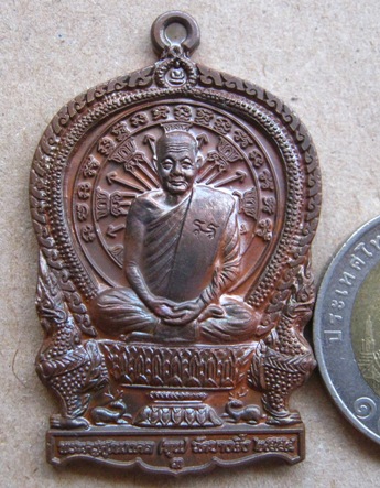 นั่งพานร่ำรวย ร่นแรก หลวงปู่หุน วัดบางผึ้ง ฉะเชิงเทรา ปี2554เลข1635ทองแดงผสมกำไลทวาราวดีโบราณ+กล่อง