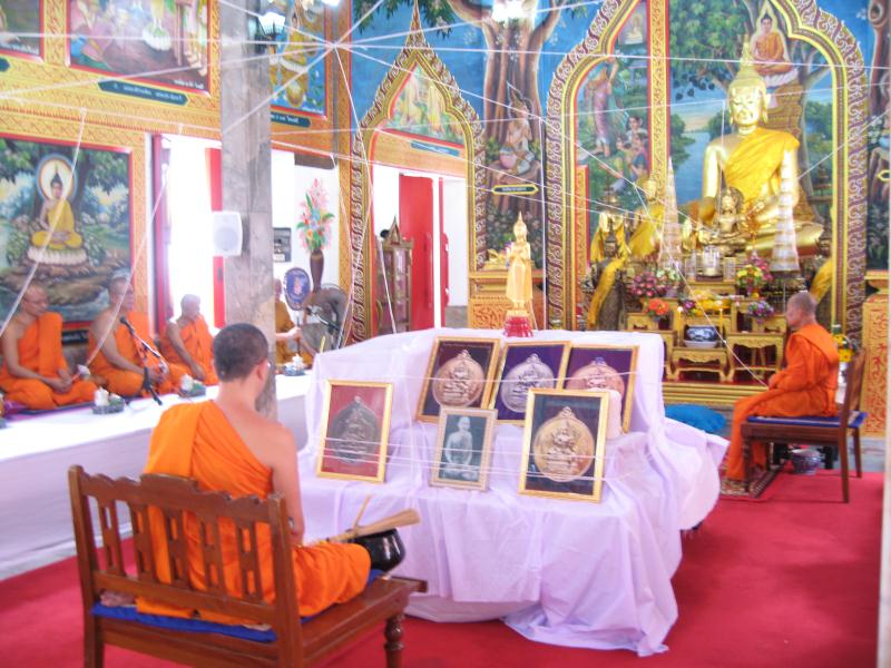 เหรียญจักรเพชร รุ่น3 วัดดอนยานนาวา ปี2555 เนื้อทองฝาบาตร หมายเลข1753พร้อมกล่อง