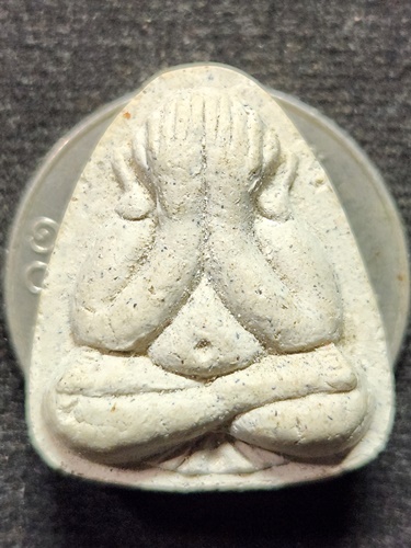 วัดขนอนเหนือ จ.พระนครศรีอยุธยา  พระปิดตา เนื้อผง พระอาจารย์สาท ปี2557 ผสมผงเก่าหลวงพ่อพรหม