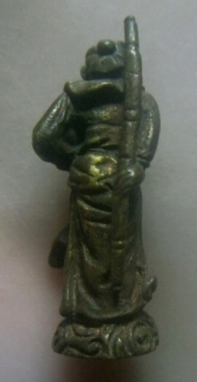 **เบาๆ**รูปหล่อเจ้าพ่อเห้งเจียถือลูกท้อ ครูบาชุ่ม วัดวังมุ่ย จ.ลำพูน ปี ๒๕๑๘**สวยๆ