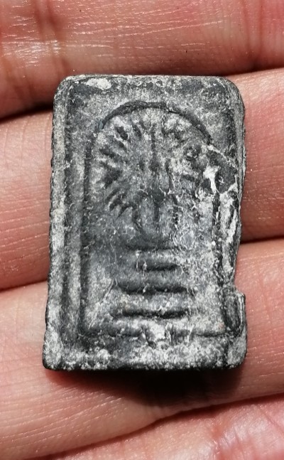 พระสมเด็จรัศมี เนื้อผงใบลาน กรุวัดคลองขอม จ.สุพรรณบุรี(หลวงปู่ศุข ปากคลองมะขามเฒ่า ปลุกเสก)เคาะเดียว