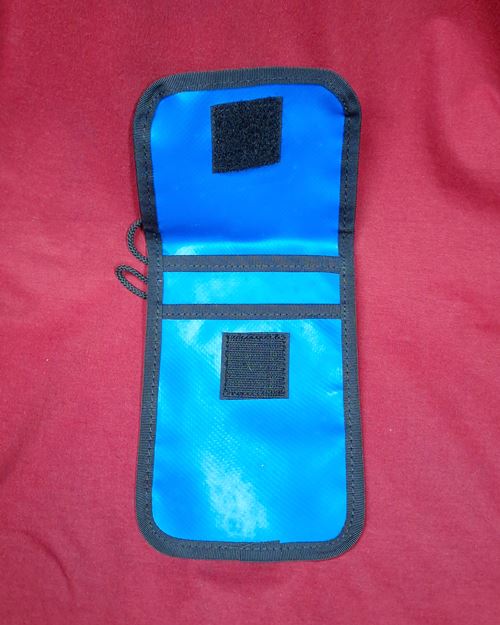 (ปิด49-) กระเป๋าคล้องคอกันน้ำ KARANA ใช้ใส่มือถือ 12.5x17ซ.ม.(สภาพไม่ได้ใช้)