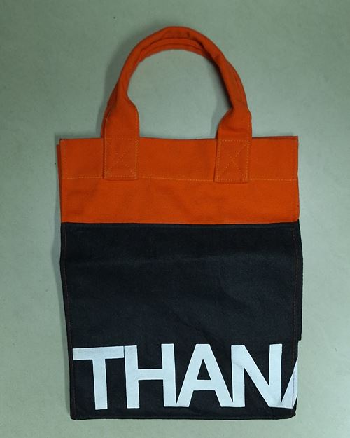 (ปิด49-) กระเป๋าถือผ้าคอตตอน ขนาด 4.5x7.5x9นิ้ว จากธนชาต (สภาพไม่ได้ใช้)