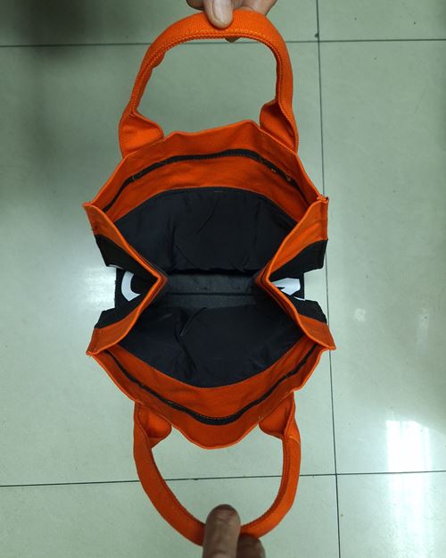 (ปิด49-) กระเป๋าถือผ้าคอตตอน ขนาด 4.5x7.5x9นิ้ว จากธนชาต (สภาพไม่ได้ใช้)