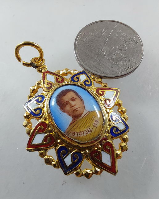 " ล๊อกเก็ต อาจารย์ทอง วัดพระยาญาติ อัมพวา จ.สมุทรสงคราม งานผูกพัทธสีมา ปี 2526 กล่องเดิม สวยๆครับ "