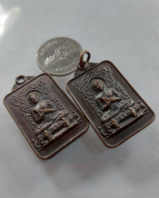 " เหรียญ พระพุทธ ประธานพร วัดท่าช้าง เขาใหญ่ จ.นครราชสีมา ปี 2521 สวยๆ 2 เหรียญครับ "