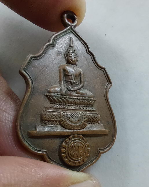 " เหรียญเก่าจ.ศรีสะเกษ หลวงพ่อใหญ่ในพระอุโบสถ วัดบ้านเมืองหลวง อ.อุทุมพรพิสัย จ.ศรีษะเกษ ปี 2517 "