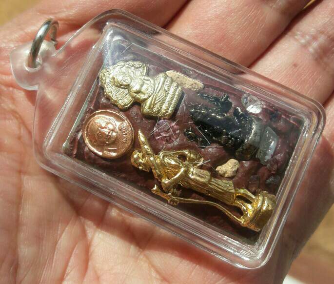 สมเด็จพิมพ์ใหญ่ เนื้อหินสีหยกแกะ หลวงปู่หงษ์ พรหมปัญโญ ด้านหลังจัดเต็ม จ.สุรินทร์ เคาะเดียว