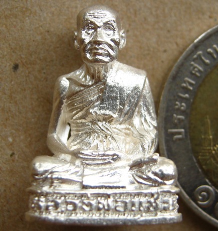 รูปเหมือน(อุดกริ่ง)เนื้อเงิน หลวงพ่อแช่ม วัดฉลอง จ.ภูเก็ต ปี2538 รุ่น แขนทะลุ พร้อมกล่องเดิม