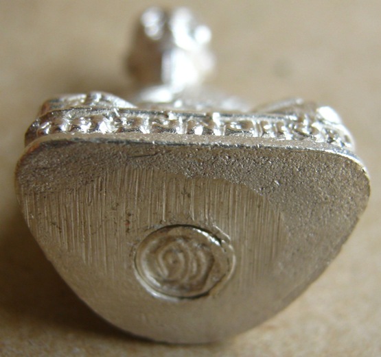 รูปเหมือน(อุดกริ่ง)เนื้อเงิน หลวงพ่อแช่ม วัดฉลอง จ.ภูเก็ต ปี2538 รุ่น แขนทะลุ พร้อมกล่องเดิม