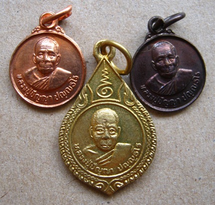 3เหรียญ 3เนื้อ หลวงปู่ปัญญา วัดหนองผักหนาม จ ชลบุรี