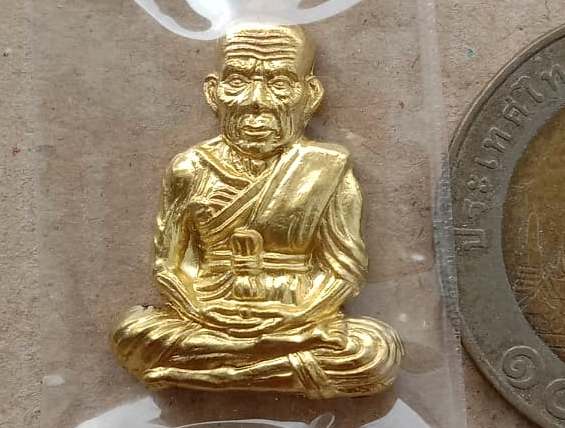 เหรียญรูปเหมือนปั๊มครึ่งซีกหลวงพ่อทวด พิมพ์หน้าเลื่อน(หลังยันต์)รุ่นกิตติคุโณมหามงคล ปี2555 เลข1731+