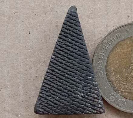 พระนางพญา เนื้อผงใบลานหลังตะแกรงดิน หลวงพ่อเทียม วัดกษัตราธิราช จ อยุธยา ปี2519