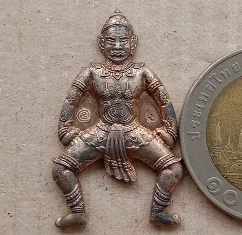 หุ่นพยนต์อาคม รุ่นมนต์พนมรุ้ง หลวงพ่อเมียน กัลยาโณ วัดบ้านจะเนียง จ.บุรีรัมย์ ปี2558 พร้อมกล่องเดิม